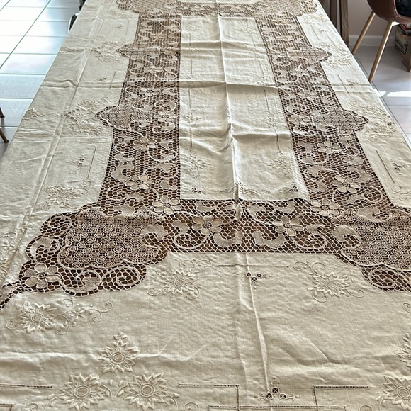 Vintage Tan Crochet and Cotton Rectangular Table Cloth with 12 napkins - Picture 8 of 17